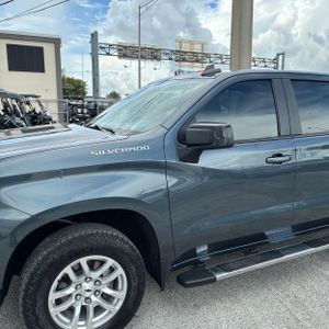 صورة 2 لـ 2020 Chevrolet SILVERADO 1500 RST