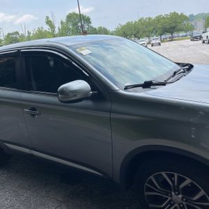 2017 Mitsubishi OUTLANDER SE — миниатюра 13