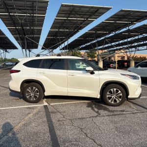 صورة 10 لـ 2023 Toyota HIGHLANDER XLE