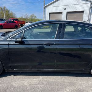 FORD FUSION SE - 4