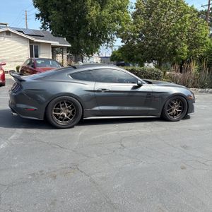FORD MUSTANG GT - 10