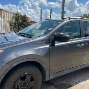 2015 Toyota RAV4 LE — фото 2