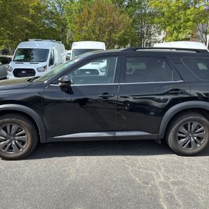 NISSAN PATHFINDER SV - 3