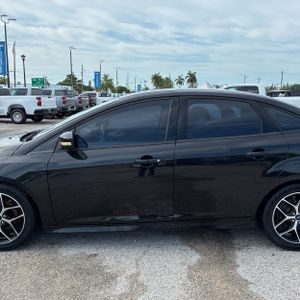 FORD FOCUS SE - 4