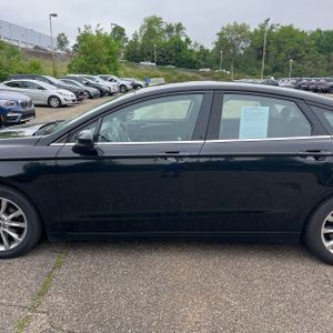 FORD FUSION SE - 4