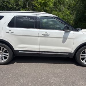 FORD EXPLORER XLT - 10