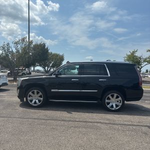 2019 Cadillac ESCALADE LUXURY photo 3