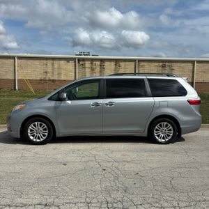 2016 Toyota SIENNA XLE 8-PASSENGER 照片 3