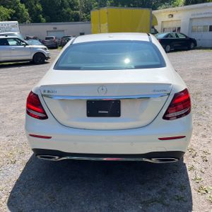 صورة 7 لـ 2017 Mercedes-BENZ E-CLASS