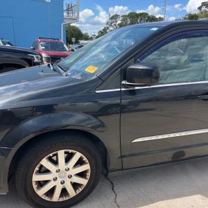 CHRYSLER TOWN AND COUNTRY TOURING - 2