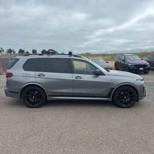 صورة 10 لـ 2024 BMW X7 M60I