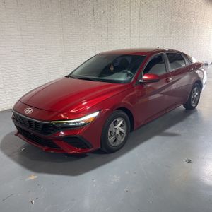 2025 Hyundai ELANTRA SE 照片 1