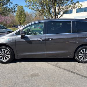 CHRYSLER PACIFICA HYBRID TOURING L - 4