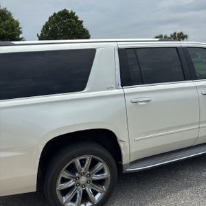 CHEVROLET SUBURBAN - 9