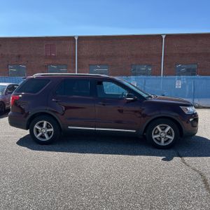 FORD EXPLORER XLT - 10