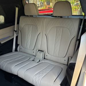 صورة 37 لـ 2021 BMW X7 M50I