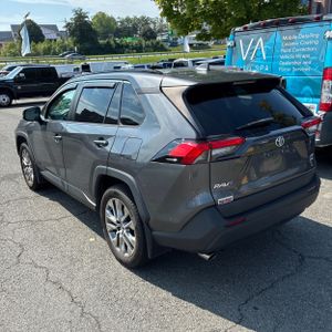 2020 Toyota RAV4 XLE PREMIUM — фото 5