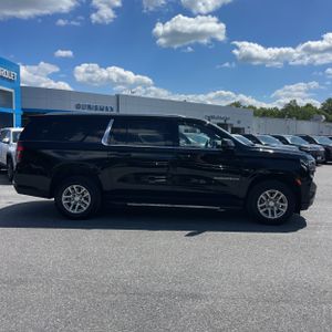 2024 Chevrolet SUBURBAN LT photo 10