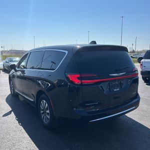 CHRYSLER PACIFICA HYBRID LIMITED - 5