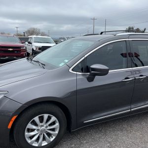 CHRYSLER PACIFICA TOURING L - 2