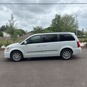 CHRYSLER TOWN AND COUNTRY TOURING - 3
