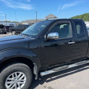 2017 Nissan FRONTIER SV photo 2