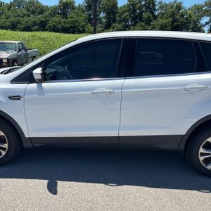 2017 FORD ESCAPE SE — фото 4