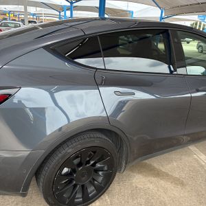 TESLA MODEL Y LONG RANGE - 9