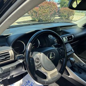 صورة 36 لـ 2016 Lexus IS 300 BASE