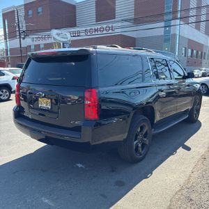 CHEVROLET SUBURBAN LT - 8