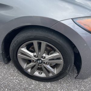 2018 Hyundai ELANTRA SEL — миниатюра 19