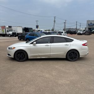 FORD FUSION SE - 3