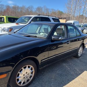 MERCEDES-BENZ E-CLASS - 2