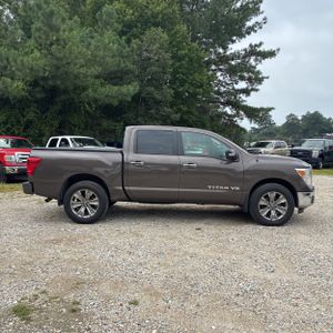 2019 Nissan TITAN SV — фото 10