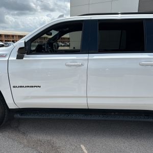 CHEVROLET SUBURBAN Z71 - 4