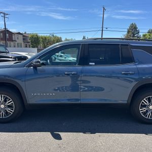 2024 Chevrolet TRAVERSE LT — фото 4