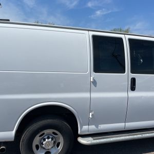 CHEVROLET EXPRESS 2500 - 9