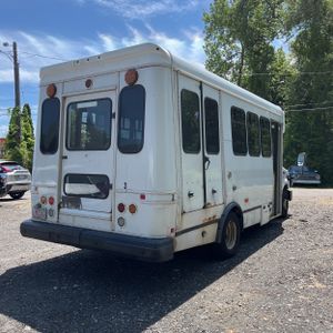 FORD E-350 CUTAWAY - 8