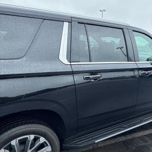 CHEVROLET SUBURBAN - 9