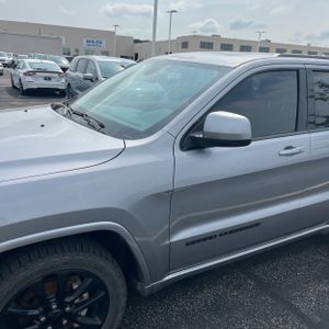 2019 JEEP GRAND CHEROKEE ALTITUDE — фото 2