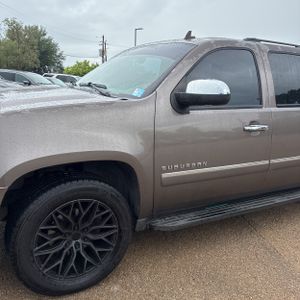 CHEVROLET SUBURBAN LTZ - 2