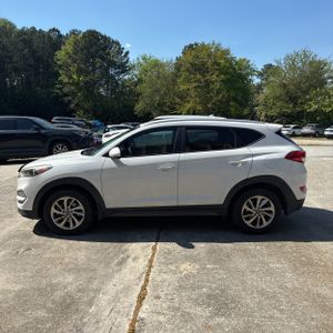 HYUNDAI TUCSON SE - 3