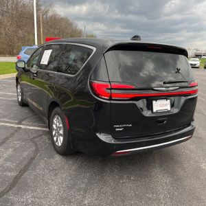 CHRYSLER PACIFICA TOURING L - 5