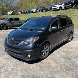 TOYOTA SIENNA - 1