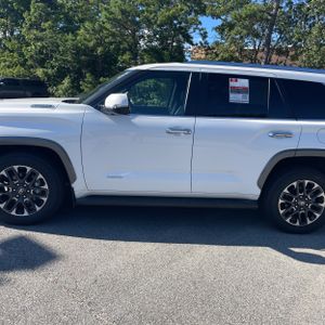 2025 Toyota SEQUOIA LIMITED photo 4