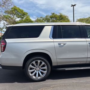 CHEVROLET SUBURBAN PREMIER - 9