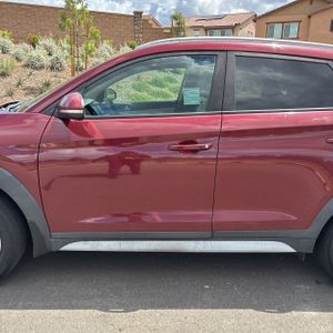 HYUNDAI TUCSON SE PLUS - 4