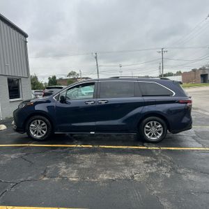 2024 Toyota SIENNA XLE 8-PASSENGER 照片 3