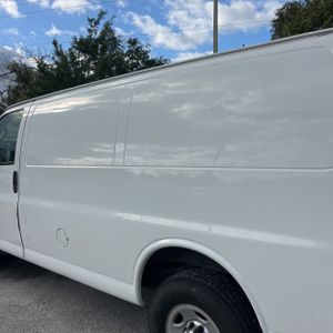 CHEVROLET EXPRESS 2500 - 6