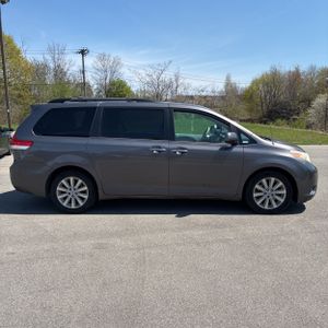 TOYOTA SIENNA - 10